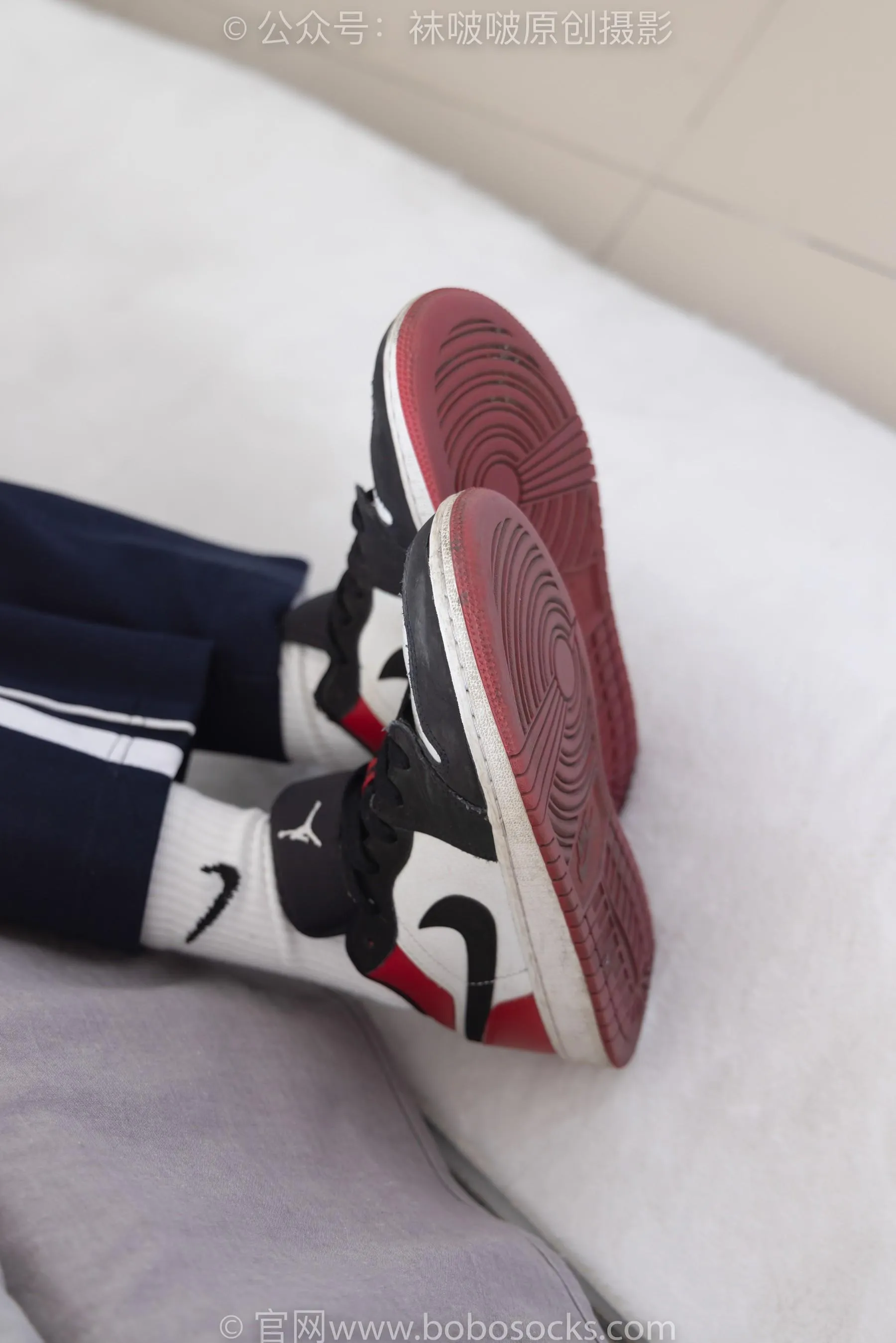 [BoBoSocks袜啵啵]NO.207 稚予-aj板鞋、白棉袜、油亮白丝、校服裤里丝 [87P]插图7